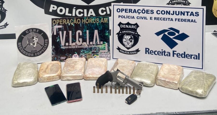 Além da drogas, foram apreendidos revólver calibre 357, com 10 munições intactas e uma munição deflagrada - Foto: Divulgação/PC-AM