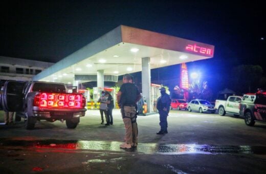 Carnaval CIF encerra festa e multa 'paredão' de som em posto de gasolina em Manaus Foto: Carlos Soares e Divulgação/SSP-AM