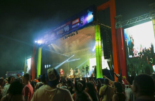 Mais de 100 mil foliões se divertiram no Carnaval em Manaus somente no domingo (19) - Fotos: Antônio Pereira / Semcom