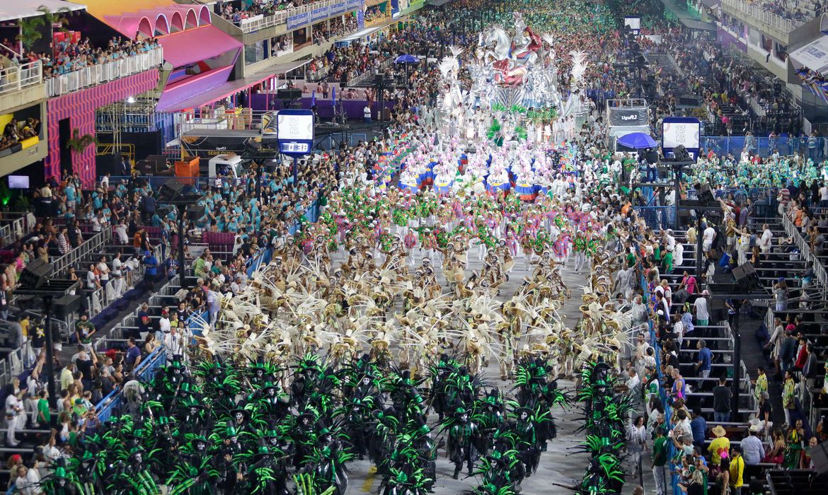 Carnaval na Sapucaí Rio de Janeiro - Foto: Gustavo Domingues/ Rio Tur