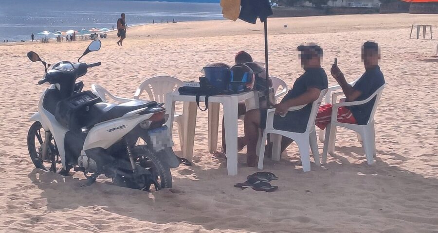 Condutor é flagrado com moto na areia da praia da Ponta Negra, em Manaus