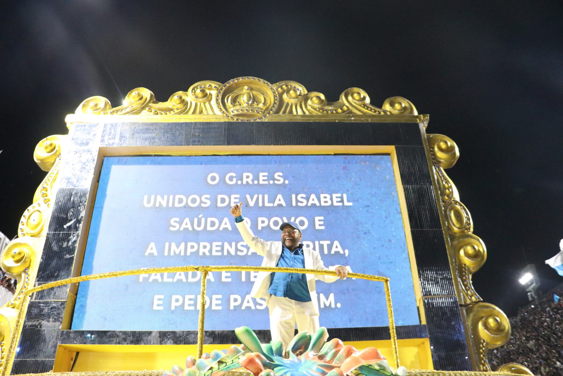 O sambista Martinho da Vila no desfile da escola de samba Unidos de Vila Isabel, a terceira a entrar na passarela Professor Darcy Ribeiro, popularmente conhecida como Sambódromo, na Avenida Marquês de Sapucaí, no centro do Rio de Janeiro, na segunda noite de desfiles do Grupo Especial Carioca, na madrugada desta terça- feira, 21 de fevereiro de 2023 -- Foto: Lucas Neves/Enquadrar/Estadão Conteúdo