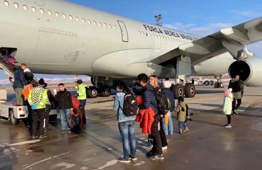 Sobreviventes do terremoto: avião da FAB chega com brasileiros e turcos - Foto: Divulgação/FAB