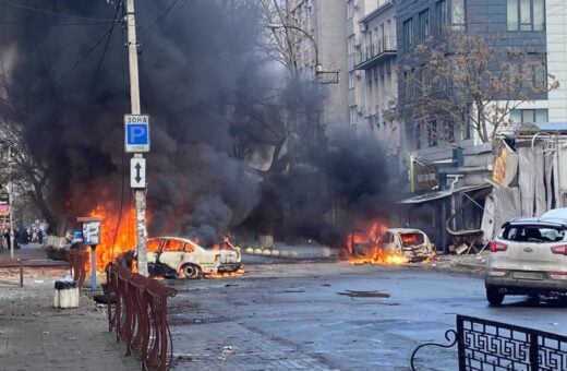 Bombardeiro russo na cidade de Kherson na Ucrânia no dia 24 de dezembro de 2022 - Foto: Reprodução/Twitter@@ZelenskyyUa