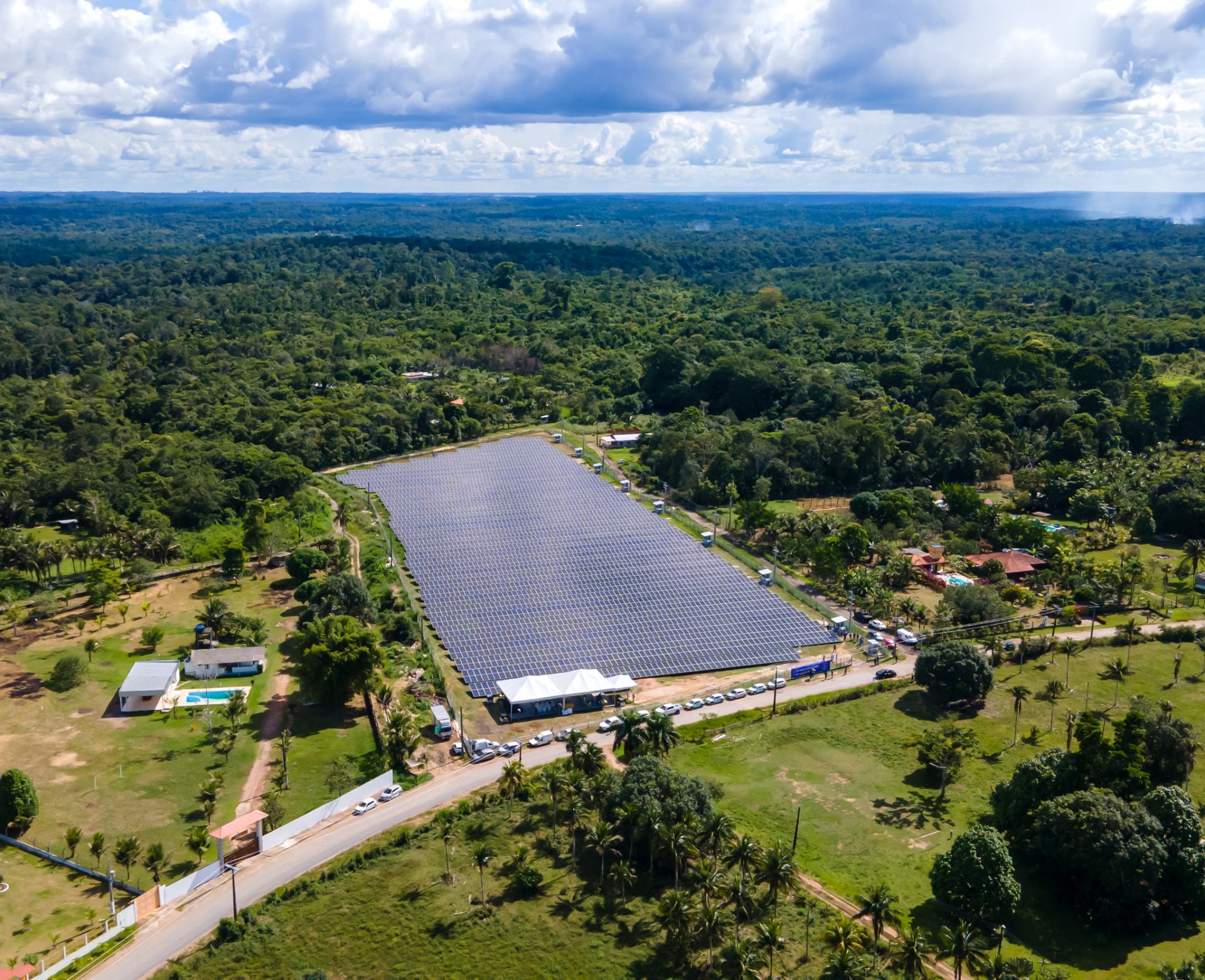 Manaus inaugura maior usina de energia solar da região Norte do país