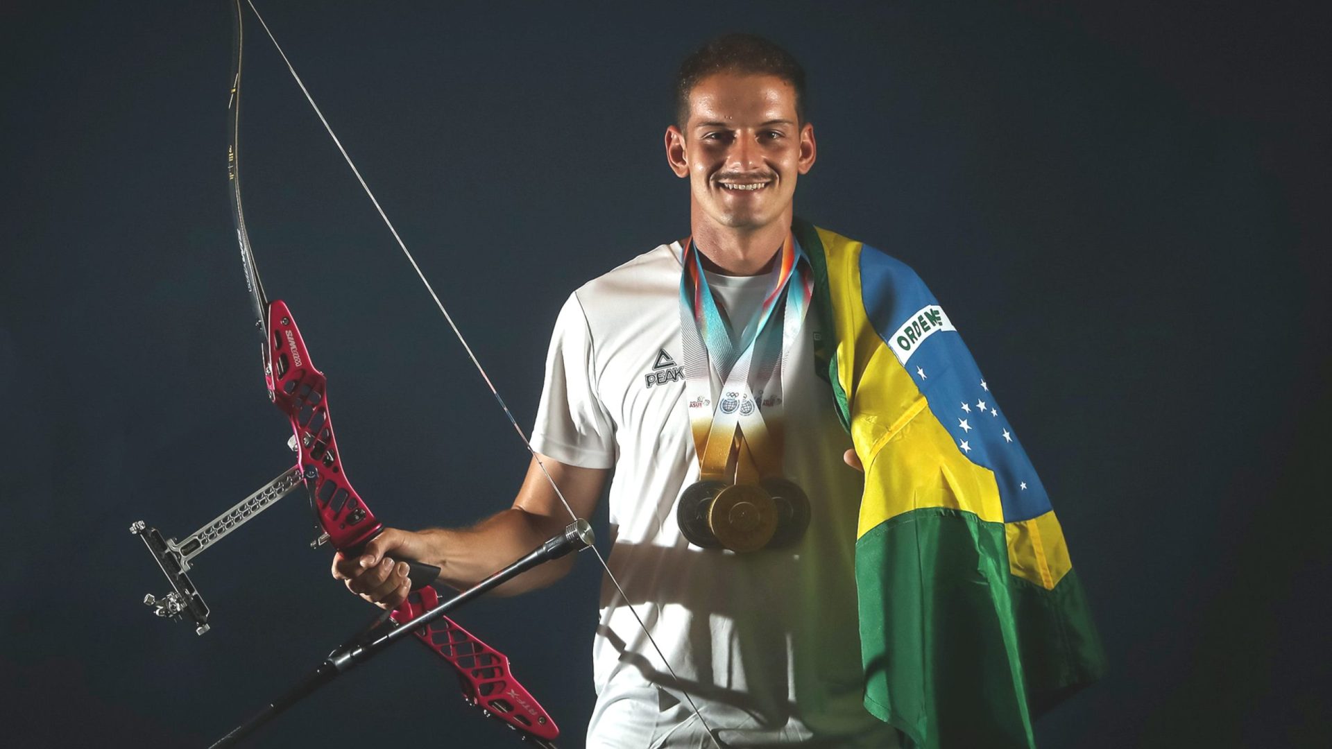 Marcus D’Almeida assume liderança do ranking mundial do tiro com arco
