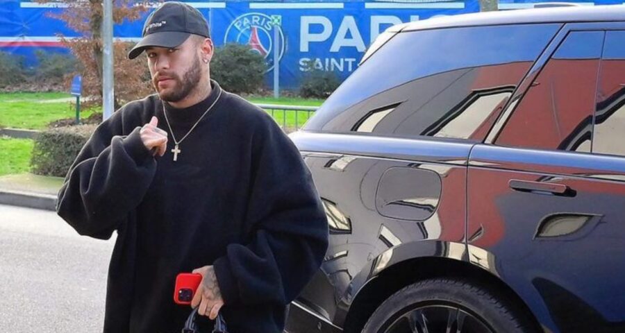 Neymar chegando para treino no PSG- Foto: Reprodução/Twitter @neymarjr