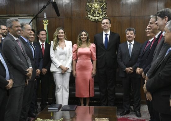 O presidente Rodrigo Pacheco deu posse à Augusta Brito, Ana Paula Lobato e Fernando Farias nesta quinta-feira (2)- Foto: Roque de Sá/Agência Senado suplentes