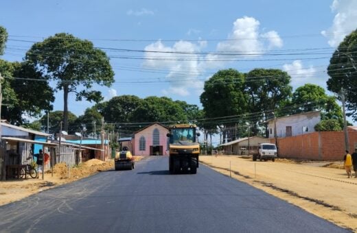 Serviços de pavimentação são realizados na sede de Parintins e ramais do município - Foto: Divulgação/Seinfra