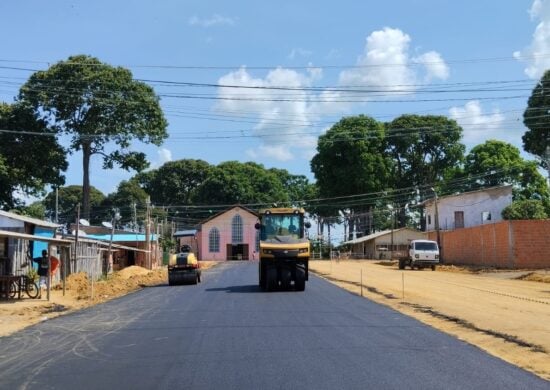 Serviços de pavimentação são realizados na sede de Parintins e ramais do município - Foto: Divulgação/Seinfra