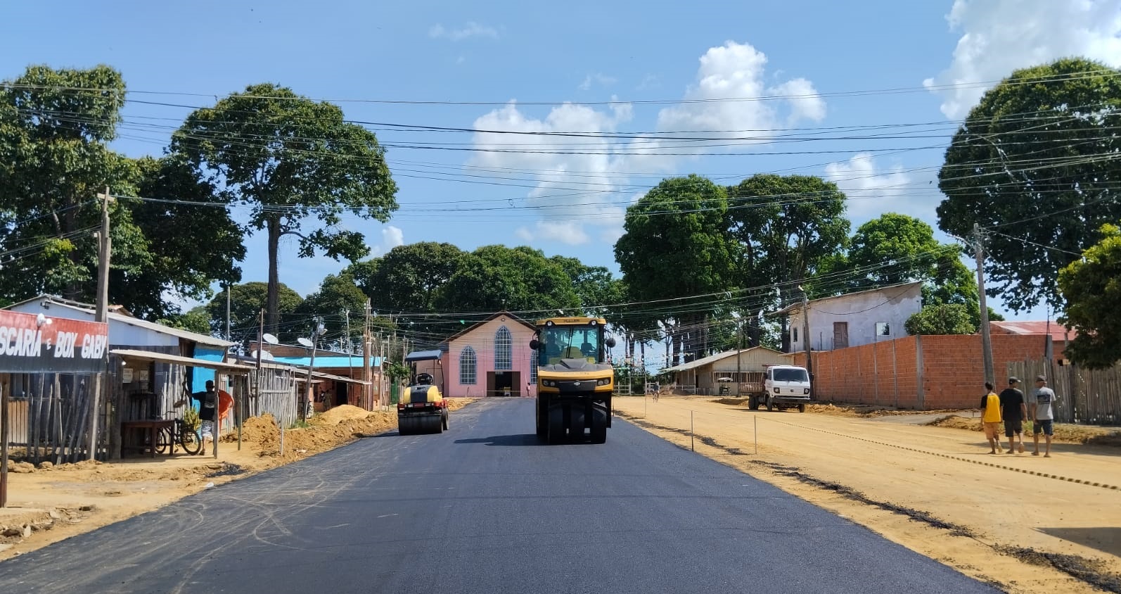 Serviços de pavimentação são realizados na sede de Parintins e ramais do município - Foto: Divulgação/Seinfra