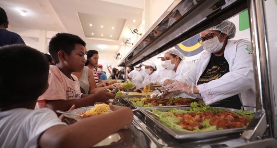 Restaurante popular Prato Cheio em Tefé no Amazonas - Foto: Jimmy Christian/Seas