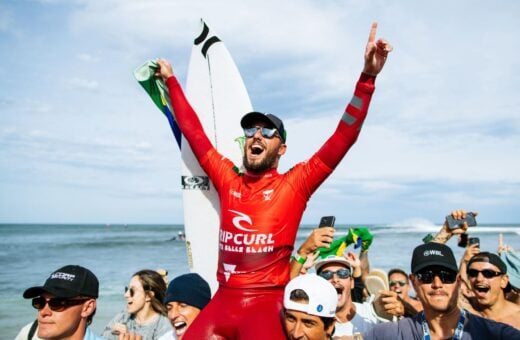 Atual campeão, Filipe Toledo, o Filipinho, ganhou sua bateria - Foto: Estadão Conteúdo