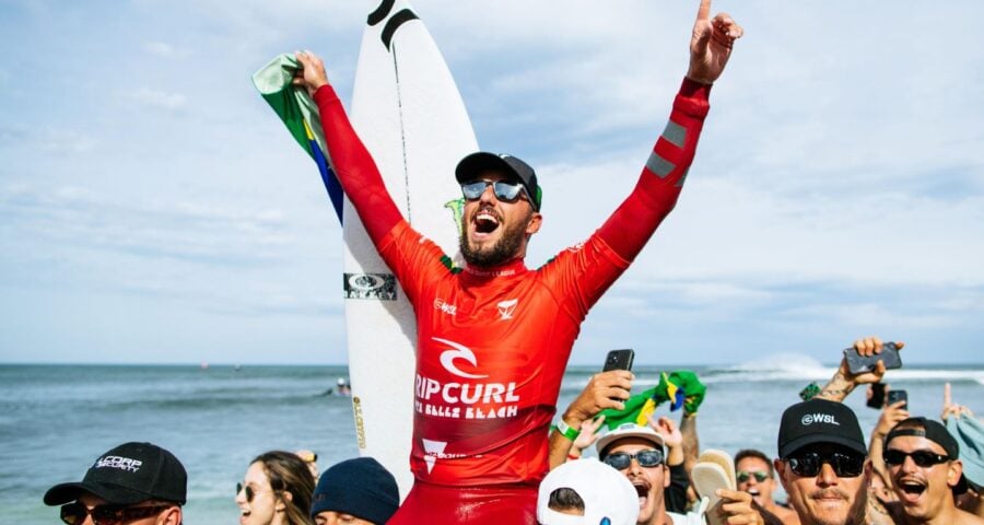 Atual campeão, Filipe Toledo, o Filipinho, ganhou sua bateria - Foto: Estadão Conteúdo