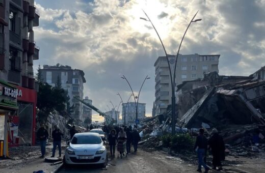 Terremoto na TurquiaSegundo tremor mais forte em um século e mais letal dos últimos 24 anos, teve seu epicentro registrado em uma área já sensível a calamidades - Foto: Reprodução/Twitter@@S0afsu