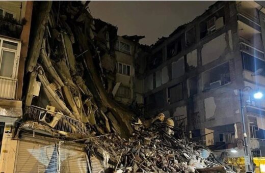 Terremoto na Turquia, Quase 6 mil edifícios ficaram destruídos, segundo as autoridades de Gestão de Emergência e Desastres. - Foto: Reprodução/Twitter@AyshanASLAN