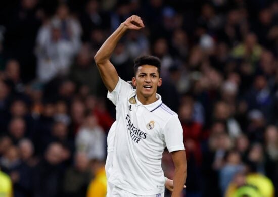 Atacante do Real Madrid, Alberto Rodríguez foi promovido recentemente para equipe principal do clube merengue - Foto: Reprodução/Twitter @realmadrid