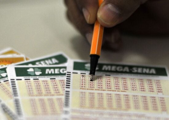 Apostas para Mega-Sena 2562 podem ser feitas até 19h (horário de Brasília) do dia do sorteio - Foto: Marcello Casal Jr/Agência Brasil