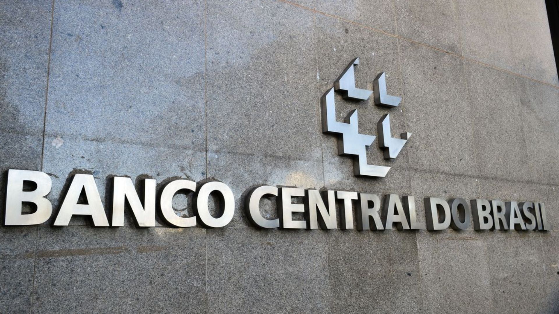 De acordo com o Relatório Focus, divulgado nesta segunda-feira (10) pelo Banco Central, os analistas do mercado financeiro voltaram a reduzir a estimativa de inflação para 2023 - Foto: Marcelo Casal Jr./Agência Brasil