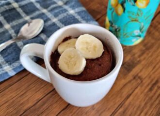 Bolo de caneca de banana fit - Foto: Reprodução/Receitaria