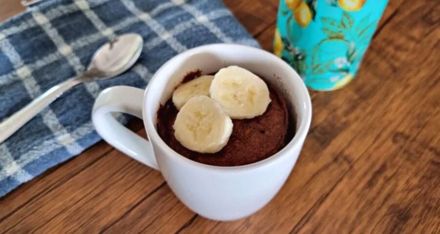 Bolo de caneca de banana fit - Foto: Reprodução/Receitaria