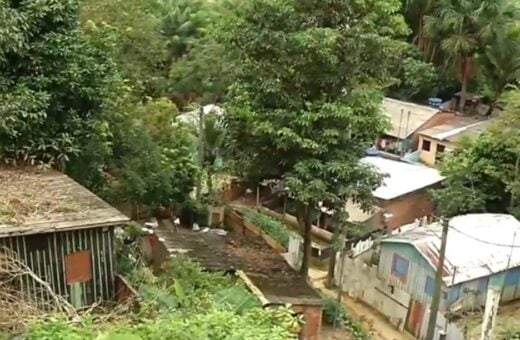 Deslizamento de terra destrói casa e deixa feridos na Zona Norte de Manaus