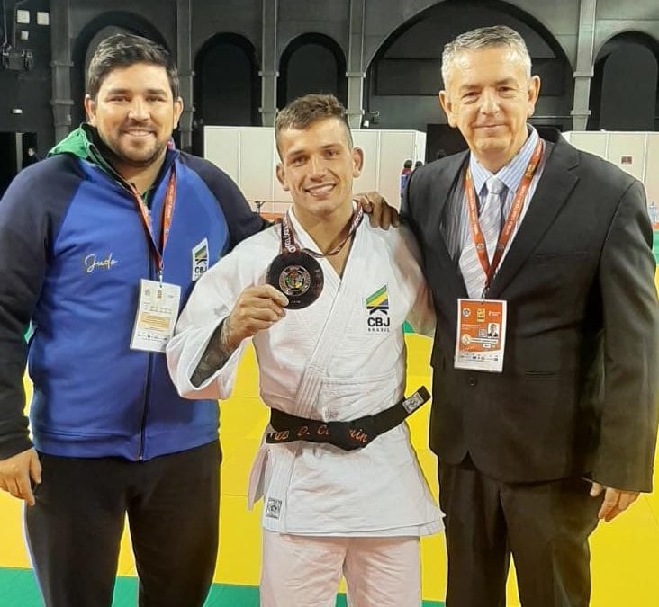 Com a conquista do judoca Daniel Cargnin, Brasil quebra jejum de dois anos sem medalhar na competição - Foto: Reprodução/Twitter @judocbj