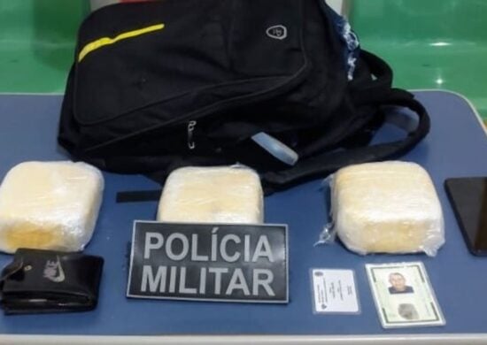 Cocaína estava dentro da mochila do suspeito - Foto: Divulgação-SSP/AM