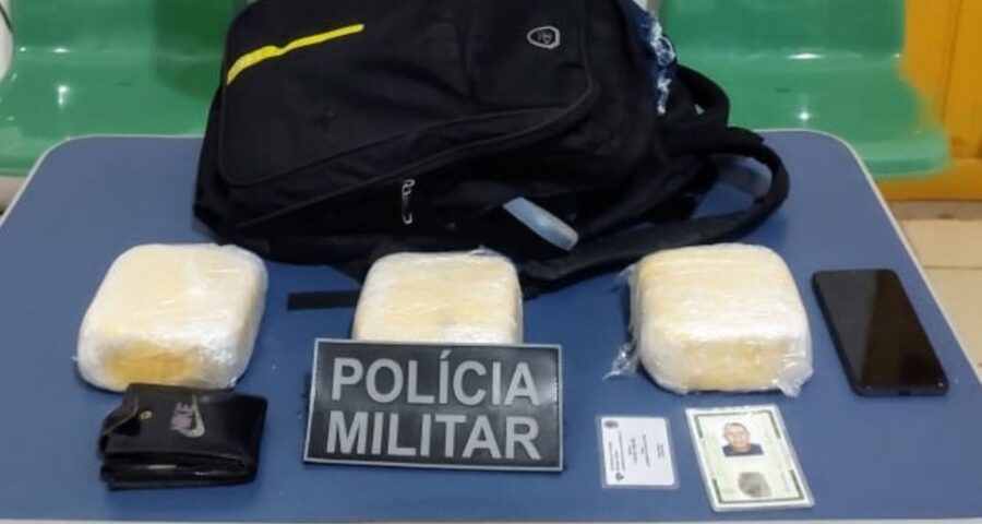 Cocaína estava dentro da mochila do suspeito - Foto: Divulgação-SSP/AM