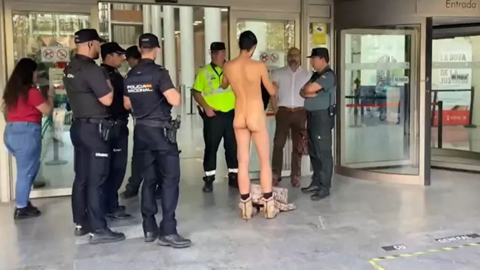 Homem espanhol tentou ir a um tribunal nu - Foto: Reprodução/El Diario