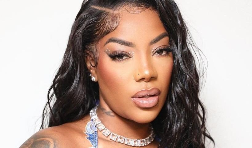 Ludmilla animou o público da Sapucaí em sua estreia como cantora da Beija-Flor de Nilópolis - Foto: Reprodução/Twitter @ludmilla