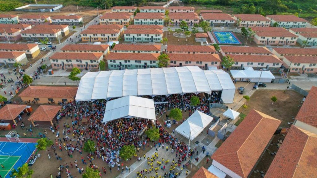 Em Santo Amaro, na Bahia, Lula fez a entrega de 684 unidades em dois conjuntos habitacionais - Foto: Reprodução/Twitter @Planalto @ricardostuckert