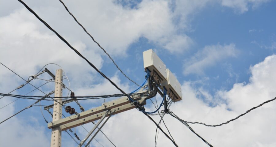 Medidores aéreos ainda geram poluição visual, segundo CPI da Aleam - Foto: Divulgação/Amazonas Energia