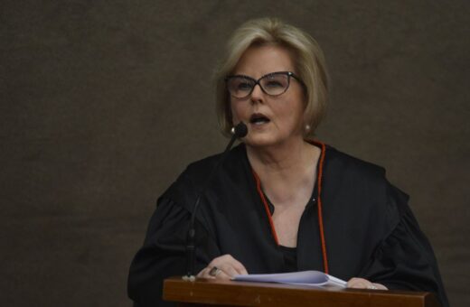 A ministra Rosa Weber, criticou a falta de mulheres no STF no dia em que Zanin é indicado para ocupar o cargo -Foto: Valter Campanato/Agência Brasil