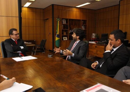 Ministro do Trabalho, Luiz Marinho, em reunião com representantes de empresas de aplicativos na quinta-feira (9). Foto: Divulgação/Twitter @luizmarinhopt