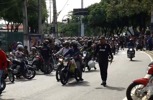 Após protestos, motociclistas de app serão regularizados em Manaus