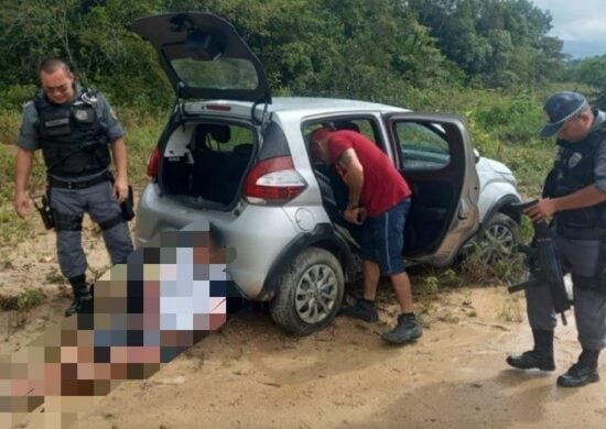 Motorista gritou por socorro e foi socorrido por moradores da região - Foto: Divulgação/PMAM