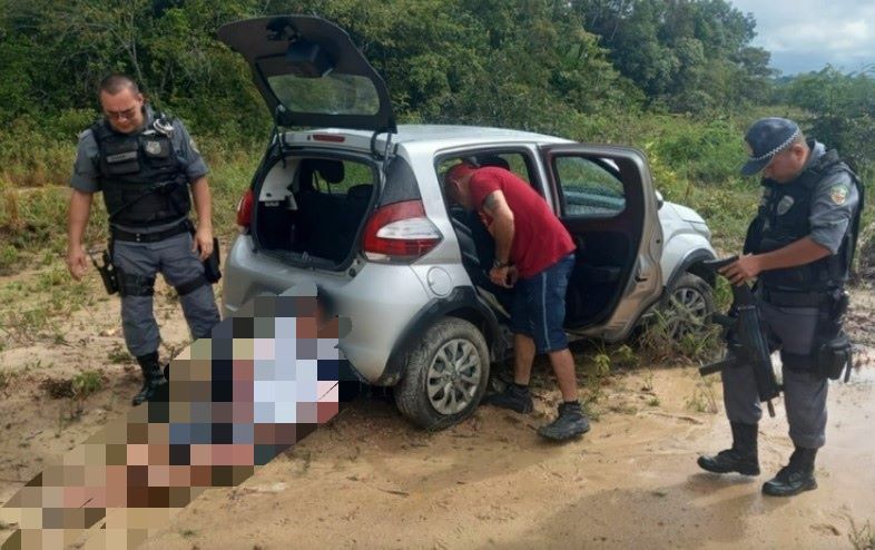 Motorista gritou por socorro e foi socorrido por moradores da região - Foto: Divulgação/PMAM