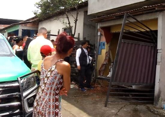 Motorista morre baleado em carro em movimento na Zona Leste de Manaus