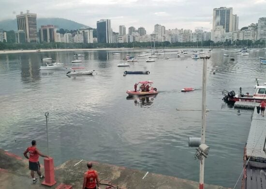 Naufrágio na Baía de Guanabara ocorreu durante tempestade - Foto: Divulgação/Bombeiros