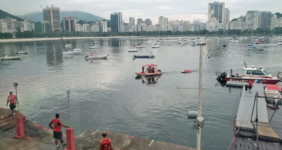 Naufrágio na Baía de Guanabara ocorreu durante tempestade - Foto: Divulgação/Bombeiros