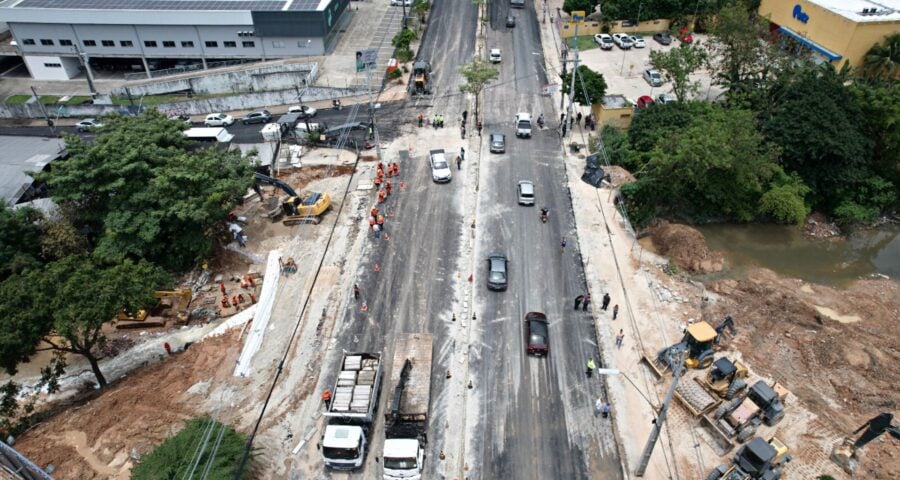 Espessura do asfalto da Djalma Batista será de 10 centímetros - Foto: Márcio Melo/Seminf