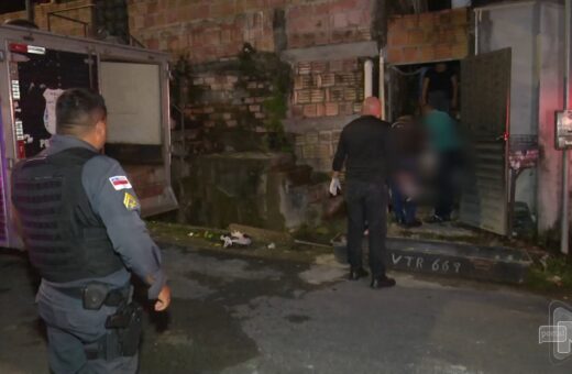 Suspeitos armados matam homem na cama pela janela do quarto em Manaus