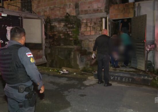 Suspeitos armados matam homem na cama pela janela do quarto em Manaus