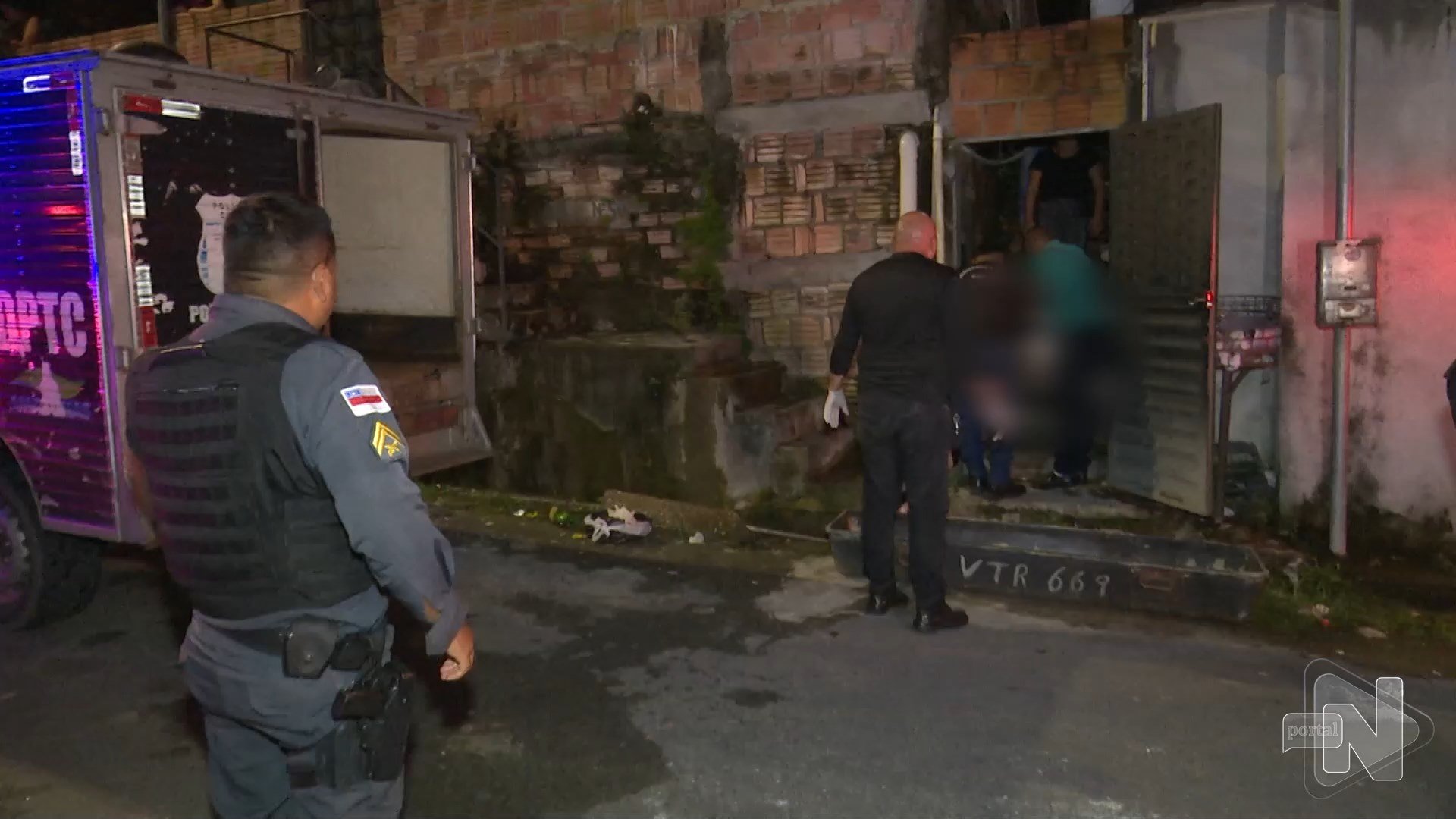 Suspeitos armados matam homem na cama pela janela do quarto em Manaus