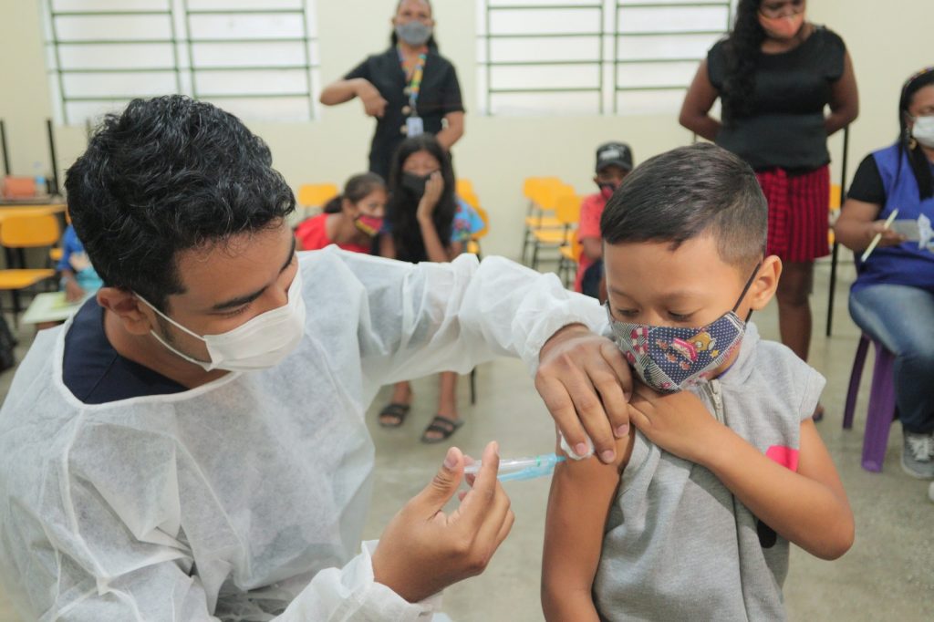 Vacinação infantil é ofertada em 35 unidades de saúde nesta semana - Foto: Divulgação/Semsa