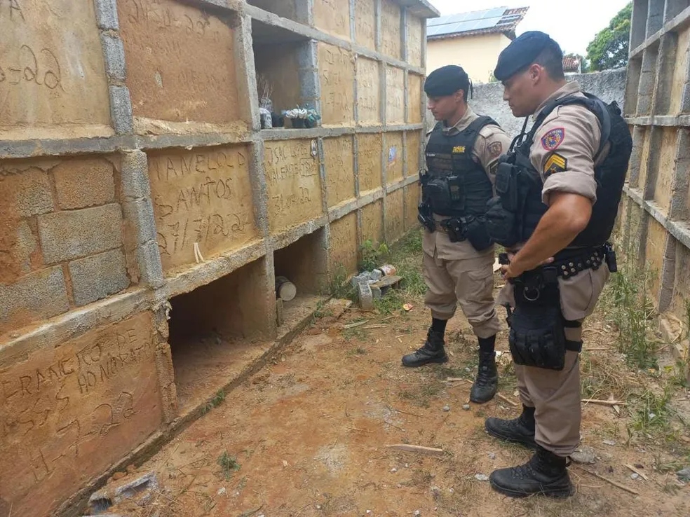 mulher-foi-enterrada-viva-A-mulher-enterrada-viva-foi-encontrada-e- uma-gaveta-no-Visconde-do-Rio-Branco-Foto-Polícia-Militar-Divulgação