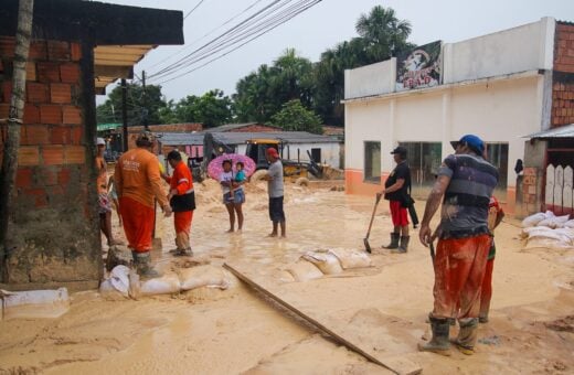 Atendimento as famílias no Monte das Oliveiras devido às fortes chuvas em Manaus - Foto: Foto: Márcio Melo / Seminf