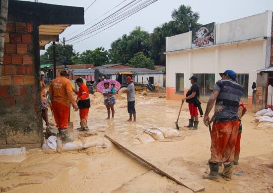 Atendimento as famílias no Monte das Oliveiras devido às fortes chuvas em Manaus - Foto: Foto: Márcio Melo / Seminf