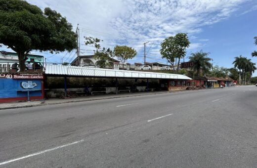 Avenida Rodrigo Otávio próximo a feira do Japiim Foto: Gildo Smith / Semacc